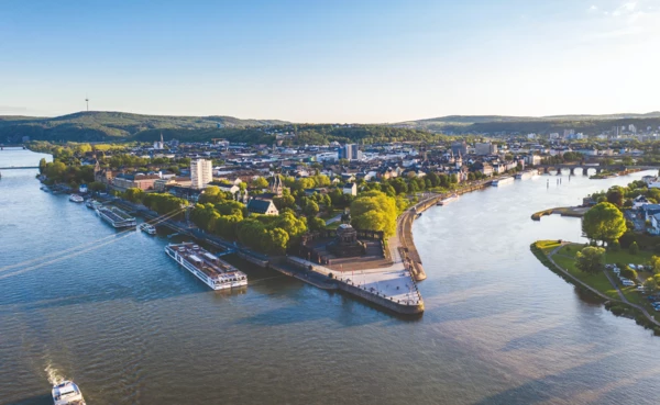 Aerial view of the Deutsches Eck in Koblenz with the Seilbahn, the Rhine, the Moselle and ships in the foreground &copy; Koblenz-Touristik GmbH, Dominik Ketz