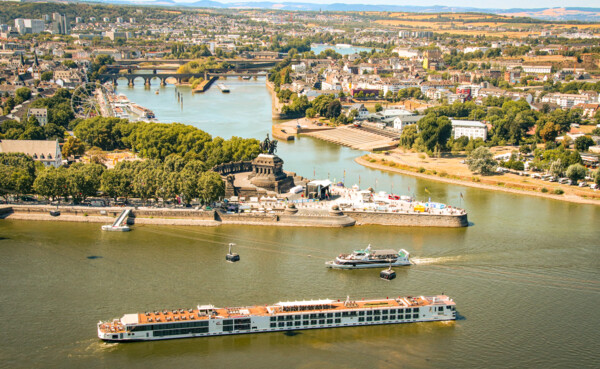 Aussicht von der Plattform der Festung Ehrenbreitstein auf Rhein und Mosel, das Deutsche Eck und die Stadt Koblenz ©(c) Johannes Bruchhof