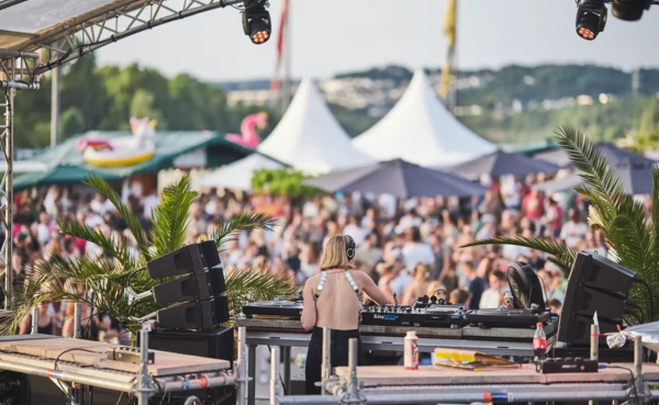 Rhein-Mosel-halle from the front with red tree on the lawn &copy; 