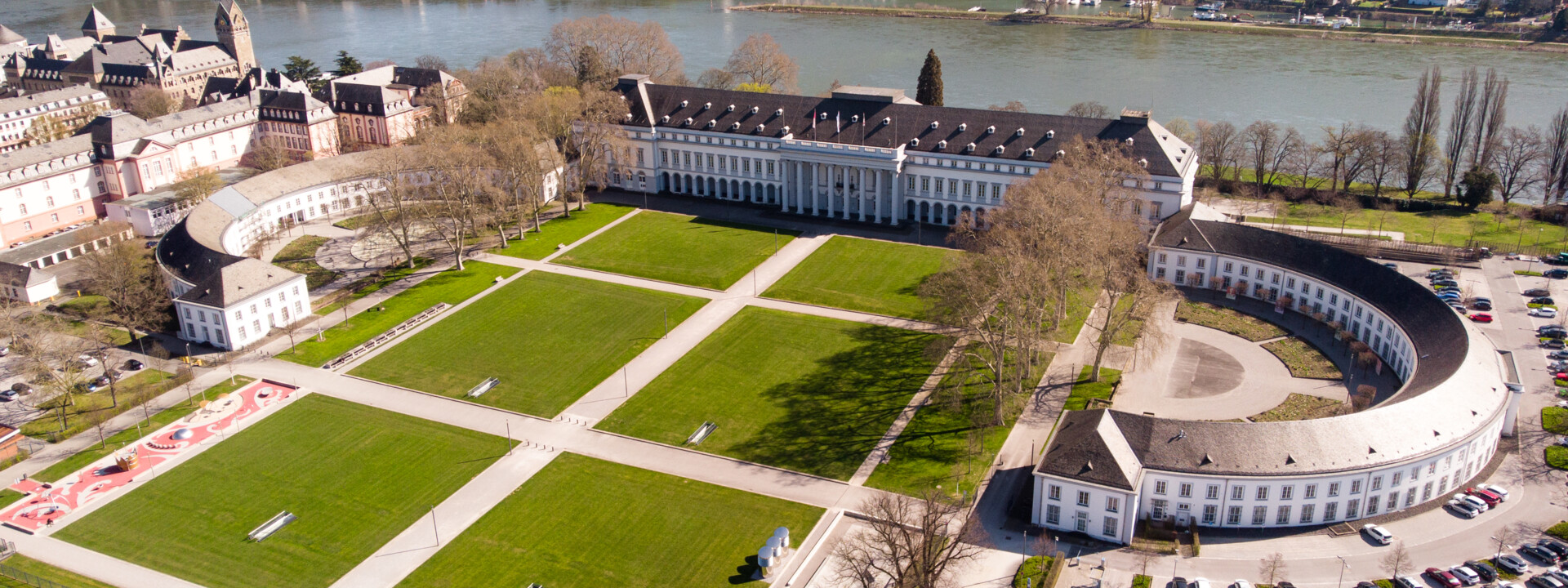 Luftaufnahme des Kurfürstlichen Schlosses in Koblenz in Herbst mit dem Rhein im Hintergrund ©Koblenz-Touristik GmbH, Christian Görtz