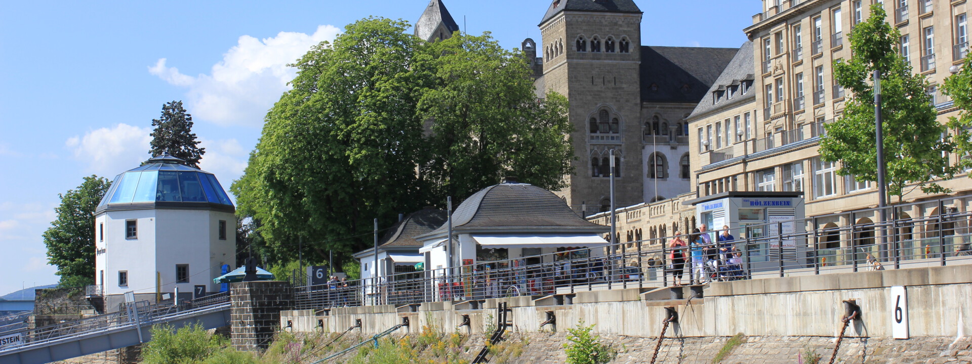 Pegelhaus am Rhein ©