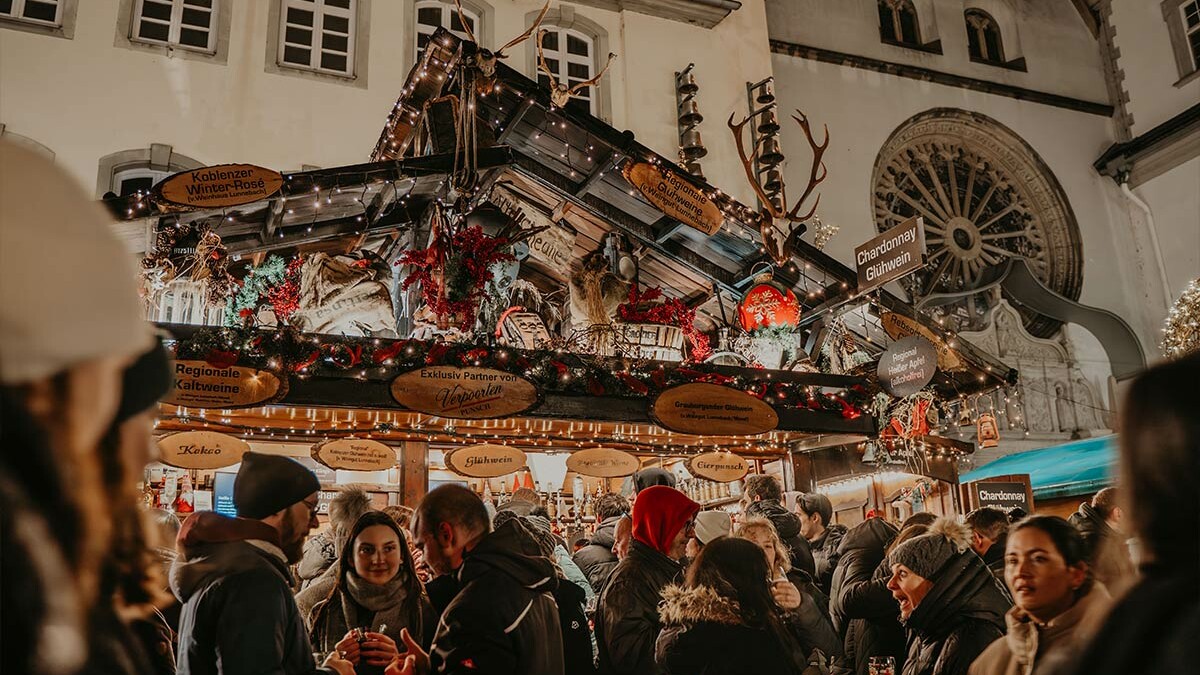 Getr&auml;nkestand auf dem Koblenzer Weihnachtsmarkt  &copy; Koblenz-Touristik GmbH, Janko.Media