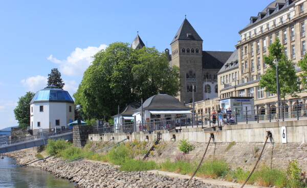 Pegelhaus am Rhein ©